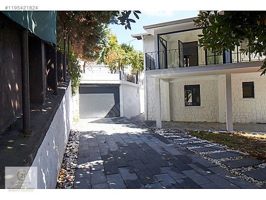 Yeniköy'de 500 m² Müstakil Tapulu 5+1 Lüks Villa