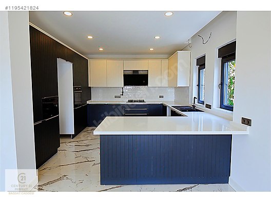 Yeniköy'de 500 m² Müstakil Tapulu 5+1 Lüks Villa