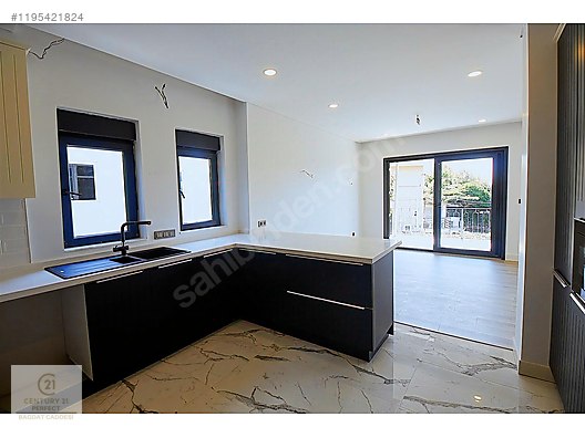 Yeniköy'de 500 m² Müstakil Tapulu 5+1 Lüks Villa