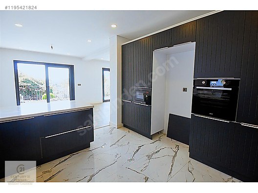 Yeniköy'de 500 m² Müstakil Tapulu 5+1 Lüks Villa