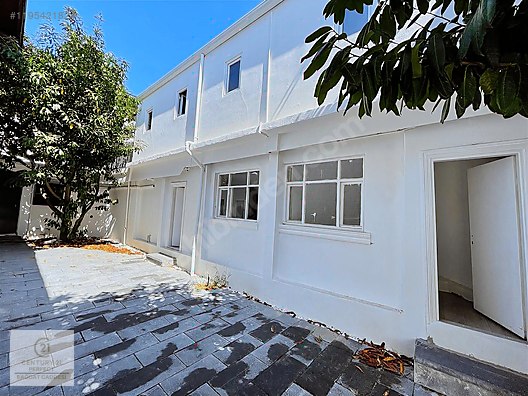 Yeniköy'de 500 m² Müstakil Tapulu 5+1 Lüks Villa